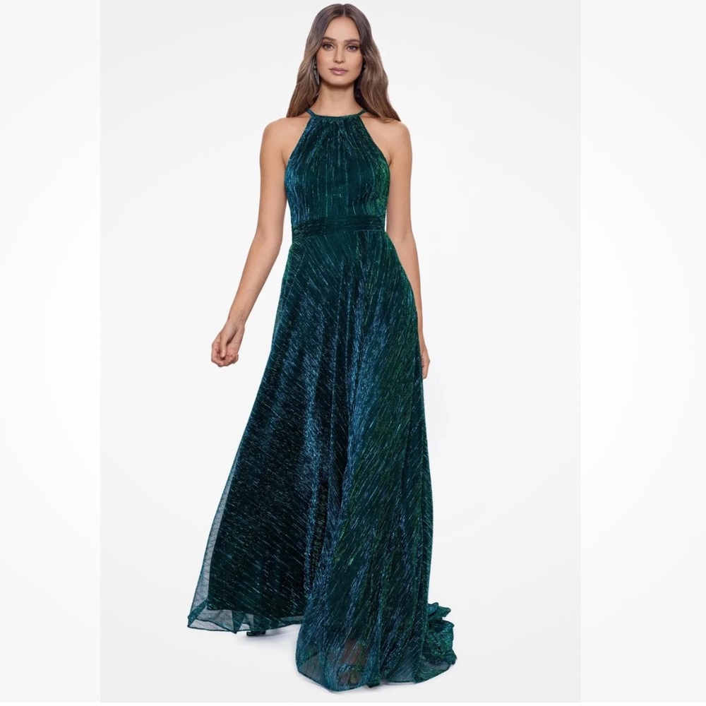 $400 Betsy & Adam Metallic Halter
Evening Gown Jade Green Crinkle Prom sz 12